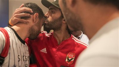 صور توثق تصالح حسين الشحات ومحمد الشيبي بعد أزمة نهاية مباراة الأهلي وبيراميدز