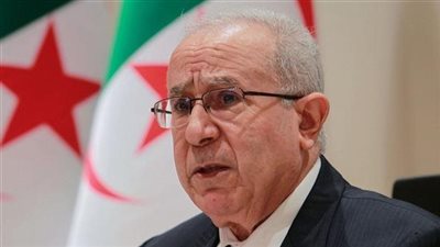 وزير الخارجية الجزائري يلتقي مسؤولة أمريكية