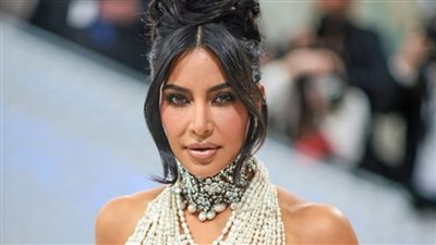 فيديو يوثق حديث طريف يجمع كيم كارداشيان و