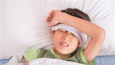 أعراض ضربة الشمس عند الاطفال.. قلة التعرق والارتباك 