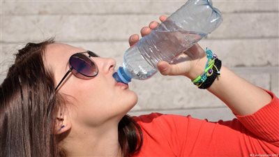 معدل شرب الماء في الصيف للرجال والنساء.. احذر 3 عادات مضرة