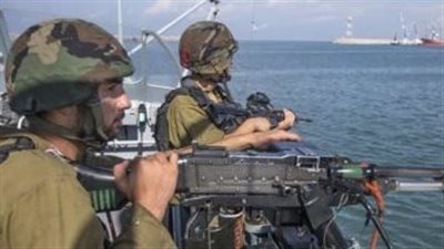 زوارق الاحتلال الإسرائيلي تستهدف مراكب الصيادين الفلسطينيين بالرصاص