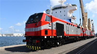 وزير النقل: وصول 20 جرار  سكة حديد جديدة إلى ميناء الإسكندرية 