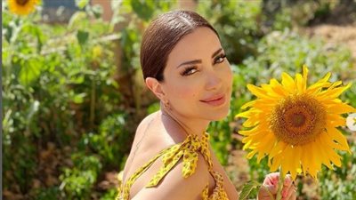 مرتديه جمبسوت تايجر مع مكياج ناعم.. نسرين طافش تتصدر التريند بإطلالة مثيرة