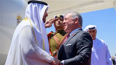 شاهد لحظة وصول رئيس الإمارات إلى العاصمة الأردنية عمان 