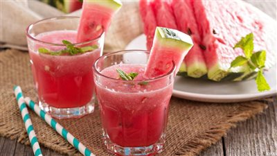 طريقة عمل عصير البطيخ المنعش.. 3 وصفات في اليوم العالمي للبطيخ