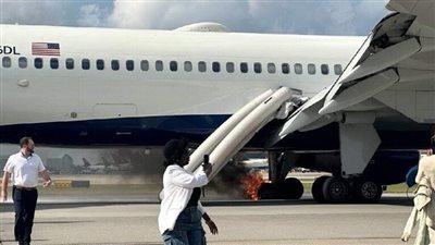 أمريكا.. إخلاء ركاب طائرة بعد اشتعال الإطار أثناء الهبوط