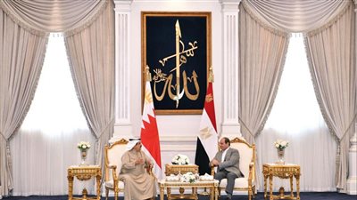 الرئيس السيسي يستقبل عاهل البحرين في مدينة العلمين الجديدة
