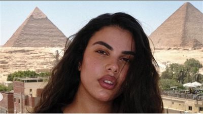 جدل حول طرد عارضة أزياء إسرائيلية من القاهرة.. ما القصة؟
