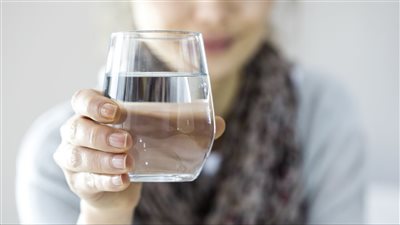 4 معلومات عن تنظيف الكلى بالماء.. فوار ومشروب سحري رائع