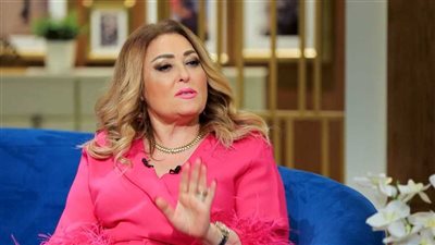 نهال عنبر تطل على محبيها في زي محتشم وتضع على رأسها الحجاب الإسلامي.. ما القصة؟