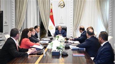 الرئيس السيسي يبحث الأوضاع الاقتصادية مع مدبولي ورئيس المخابرات