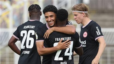 عمر مرموش يسجل في اكتساح فرانكفورت لنظيره لوكومتيف لايبزج بكأس ألمانيا