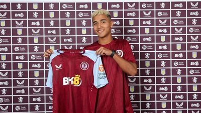 رسميًا.. أستون فيلا يُعلن ضم الموهبة المصرية عمر خضر