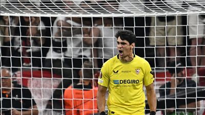 صحفي مختص بالانتقالات يحسم الجدل.. هل اقترب الهلال من التوقيع مع ياسين بونو؟