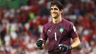 تسريب صورة توقيع ياسين بونو للهلال مع اقتراب ميتروفيتش.. والإعلان خلال ساعات