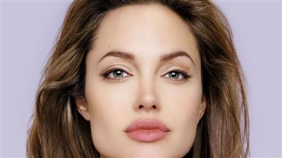  بدت أنيقة للغاية في ملابس سوداء.. ظهور مثير لـ 