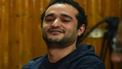 شاهد.. المحامي المصري خالد علي يوثق أول فيديو من أمام محبس أحمد دومة بعد قرار الإفراج عنه