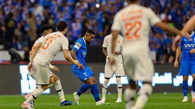 أمام أنظار نيمار.. الهلال يسقط في فخ التعادل أمام الفيحاء