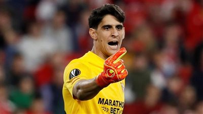 الكشف مصير الحارس المغربي الدولي ياسين بونو لاعب إشبيلية الإسباني