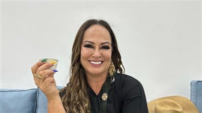  وسط الصحراء بجوار الإبل.. والدة نيمار تشعل مواقع التواصل الاجتماعي.. ما قصة هذه الصور؟