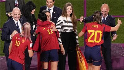 تهديدات بالسجن وتجميد النشاط الرياضي.. أزمة سياسية كبرى في إسبانيا بسبب 