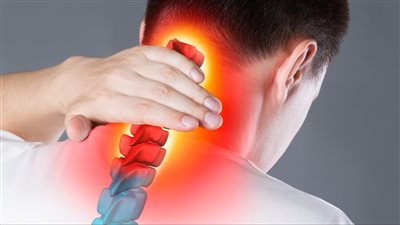 متى يكون ألم الرقبة خطير.. 20 علامة مقلقة يجب الانتباه لها 