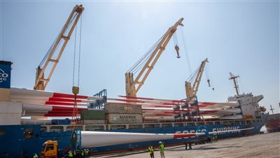 بعد وصول ريش عملاقة لقناة السويس.. مصر تستعد لمشروع كهربائي ضخم