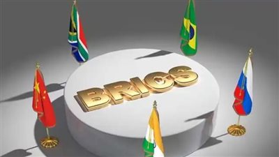 روسيا: دول بريكس ستتعامل بالعملات الوطنية بدلًا من الدولار
