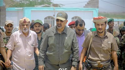 قناة عدن المستقلة تنشر صور حصرية لزيارة الزُبيدي إلى أسرة الشهيد القائد عبداللطيف السيد بمحافظة أبين