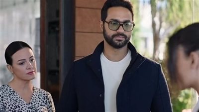  الفنان كريم فهمي يستفسر عن غياب ريهام عبد الغفور من موسم التكريمات