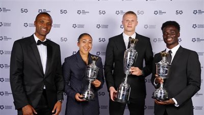 جوائز الأفضل في إنجلترا.. تعرف على الفائزين والتشكيلة المثالية