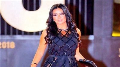 ظهرت على شاطئ البحر بلباس السباحة والشورت الجينز.. رانيا يوسف تتصدر التريند بصور جديدة 