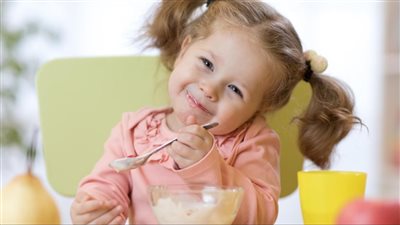 أطعمة تزيد التركيز في الدراسة.. 4 مكونات قدميها بهذا الشكل