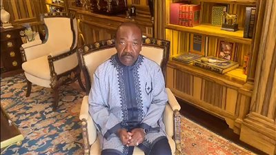 أول تعليق من رئيس الجابون بعد الانقلاب العسكري عليه