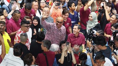 انتخاب نائب رئيس الوزراء السابق ثارمان شانموغاراتنام رئيسا لسنغافورة