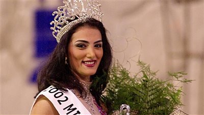  بفستان يشبه فساتين السيندريلا أسود.. أحدث ظهور لحورية فرغلي في مسابقة ملكة جمال مصر