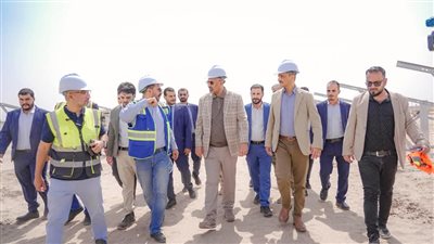 الزبيدي يطمئن على مقدرات الجنوب.. وجه باستئناف عمل محطة الطاقة الشمسية ومتابعة مصافي عدن
