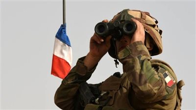 باريس تبدأ مباحثات مع جيش النيجر لسحب جزء من قواتها