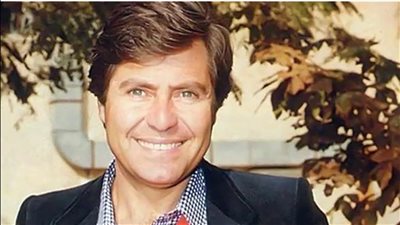 بعدما تصدر التريند.. الأفلام والمسلسلات الإذاعية للنجم حسين فهمي من البداية للنهاية