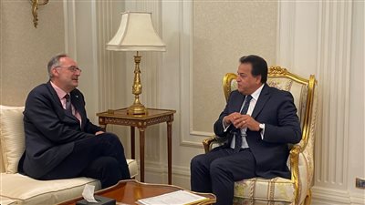 مصر.. وزير الصحة يستقبل مدير معهد الالتهابات البكتيرية بمعهد 