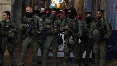 قوات إسرائيلية تجبر 5 فلسطينيات على التعري تحت التهديد.. القصة الكاملة