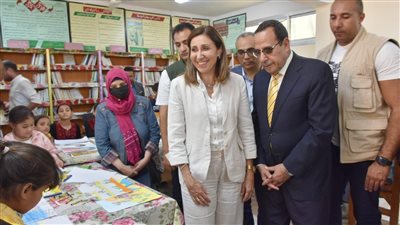 وزيرة الثقافة ومحافظ شمال سيناء يفتتحان معرضًا للحرف التراثية ويتابعان تنفيذ الأنشطة الثقافية بالشيخ زويد
