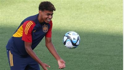 في سن 16 عاما و57 يومًا.. لامين يامال يسجل رقم قياسي في تاريخ منتخب إسبانيا (فيديو)