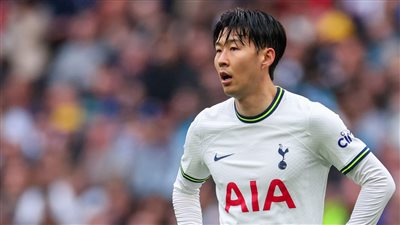 سون هيونج مين ممنوع من لمس هواتف آيفون.. موقف مُحرج كشف القصة (فيديو)