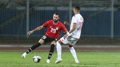 تونس تتفوق على مصر بهدفين في شوط أول مُثير (فيديو)