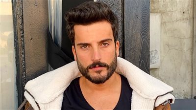 المشوار المهني للمثل مهند الحمدي وأعماله في التلفزيون.. والجوائز