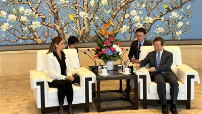 وزيرة الثقافة تلتقي عُمدة بكين وتبحث تكثيف التعاون الثقافي بين البلدين