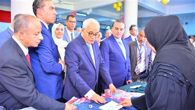 وزير التربية والتعليم يفتتح مدرسة ترعة السواحل بأرمنت ضمن مبادرة 