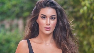 باللون الأبيض.. إطلالة جريئة للفنانة